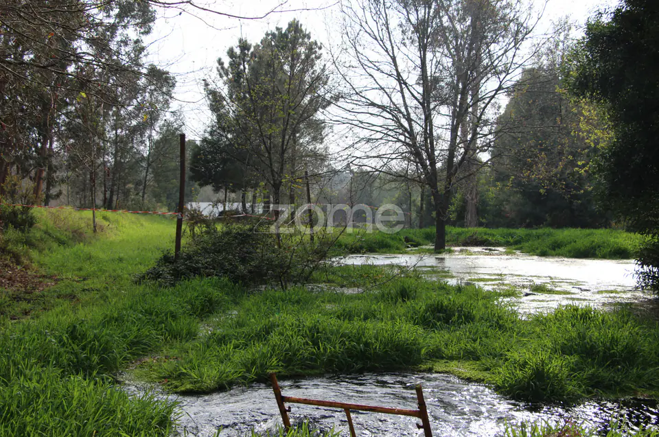 Moradia bifamiliar em construção com uma lago natural de nascente — imagem 17