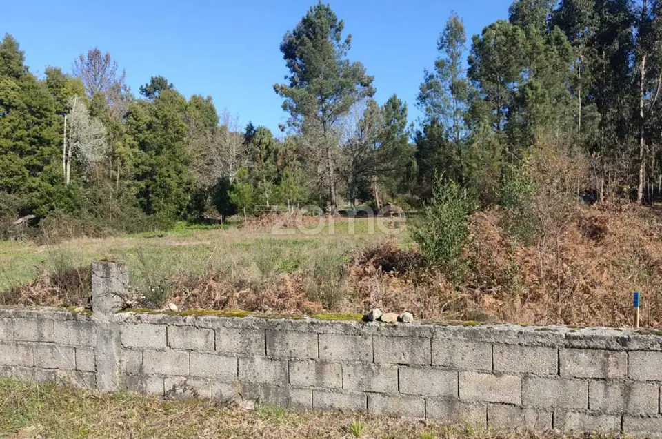 Moradia bifamiliar em construção com uma lago natural de nascente — imagem 27