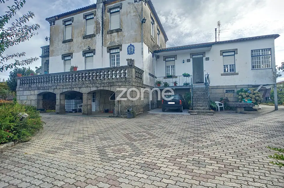 Moradia histórica T6 no centro de Nelas — imagem 1