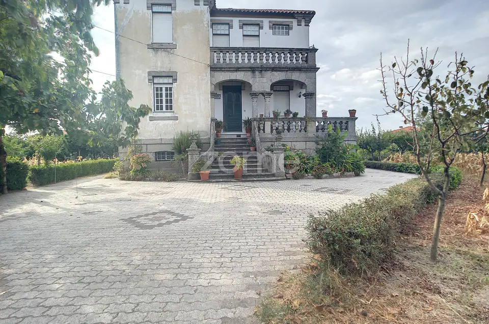 Moradia histórica T6 no centro de Nelas — imagem 7