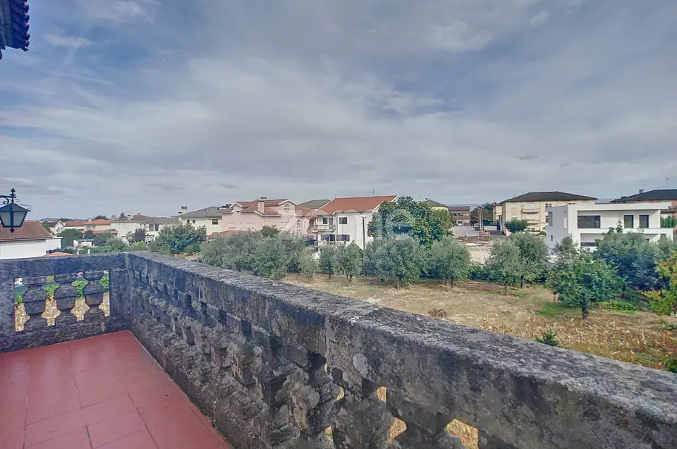 Moradia histórica T6 no centro de Nelas — imagem 29