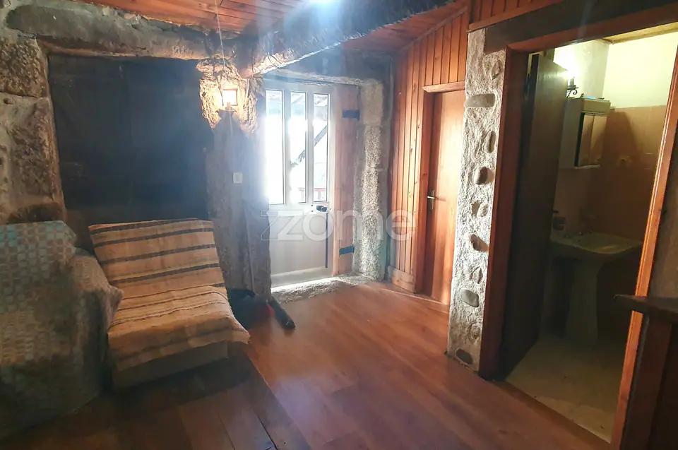 Casa da Esquina: Moradia T3 para venda em Almargem (Viseu) — imagem 1