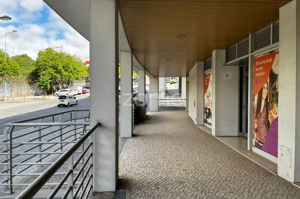 Excelente Loja Comercial – Quinta da Alagoa I com 81,5 m² de área útil — imagem 1