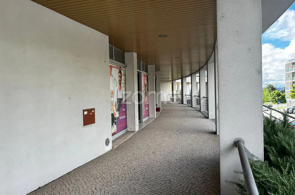 Excelente Loja Comercial – Quinta da Alagoa I com 81,5 m² de área útil — imagem 2