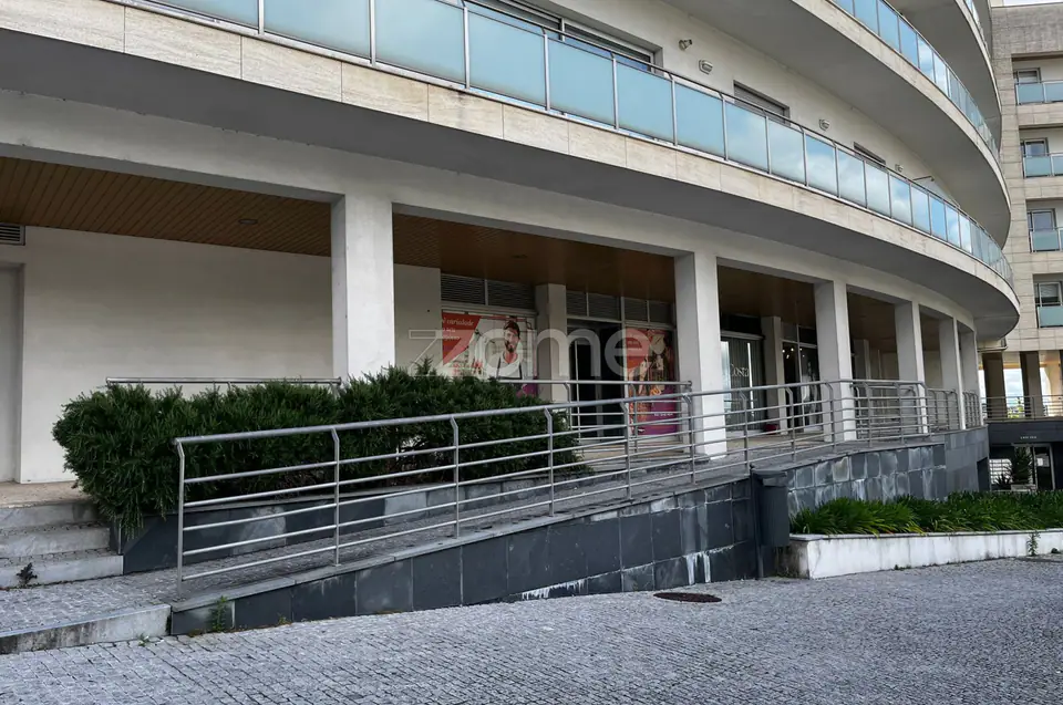 Excelente Loja Comercial – Quinta da Alagoa I com 81,5 m² de área útil — imagem 3