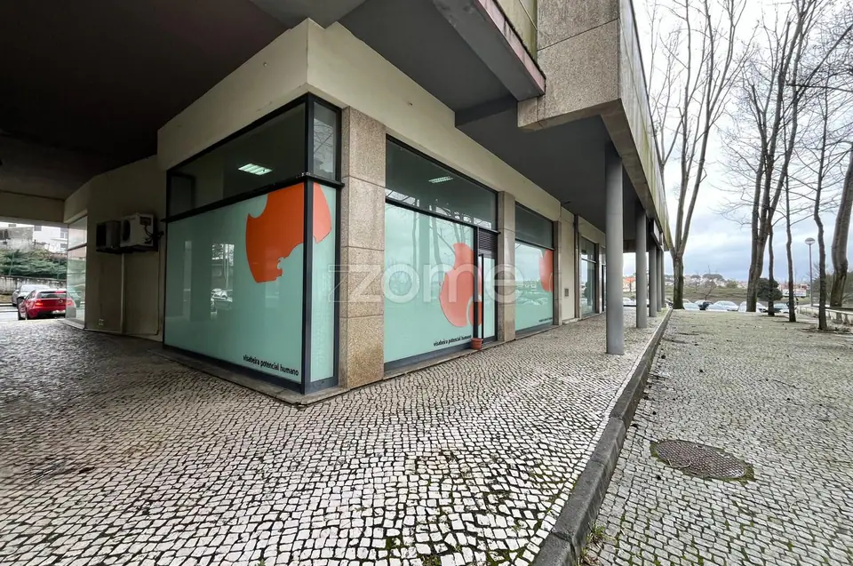Loja Comercial 80 m2 - Garagem fechada - Para Investidores - Arrendada — imagem 2