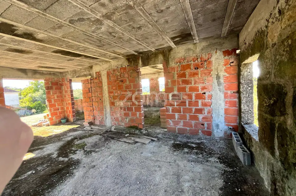 Moradia para reconstrução em Terreno Exclusivo com lindas vistas. — imagem 4