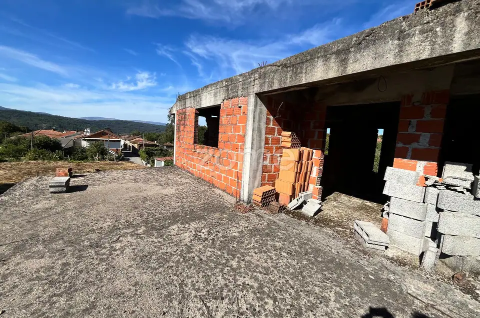Moradia para reconstrução em Terreno Exclusivo com lindas vistas. — imagem 3