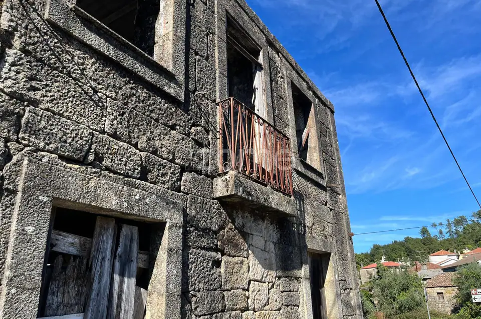 Moradia para reconstrução em Terreno Exclusivo com lindas vistas. — imagem 16