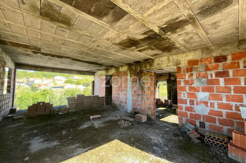 Moradia para reconstrução em Terreno Exclusivo com lindas vistas. — imagem 5