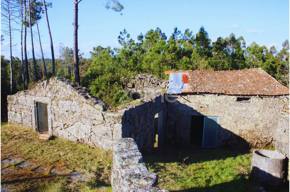 Moradia excelente em pedra para recuperar — imagem 2
