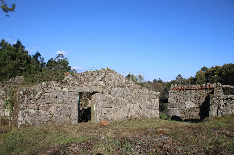 Moradia excelente em pedra para recuperar — imagem 1
