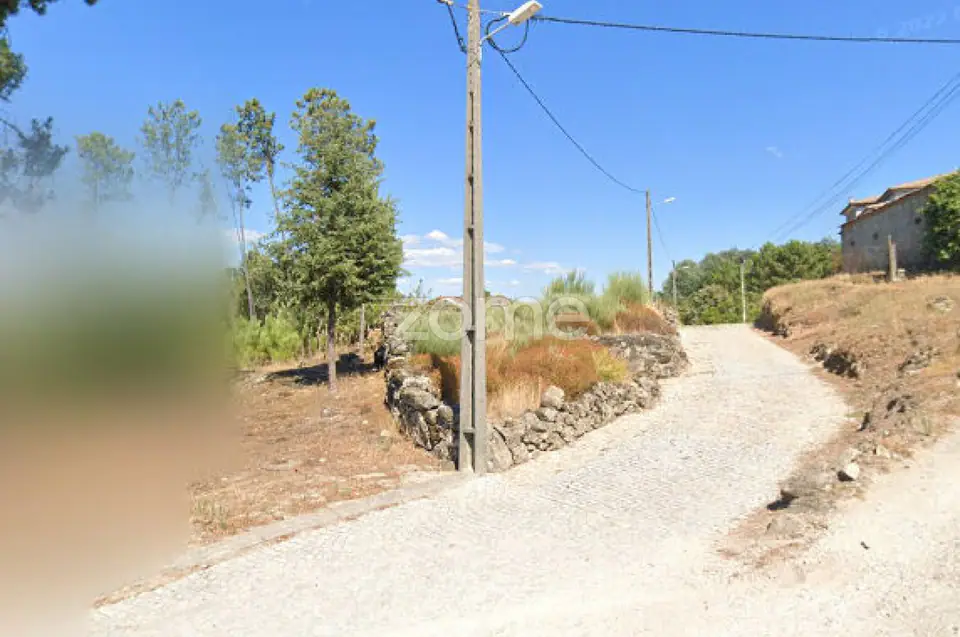 Moradia excelente em pedra para recuperar — imagem 17
