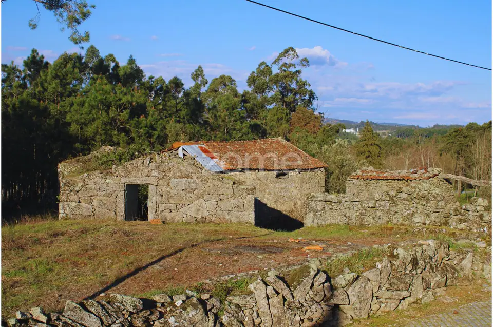 Moradia excelente em pedra para recuperar — imagem 3