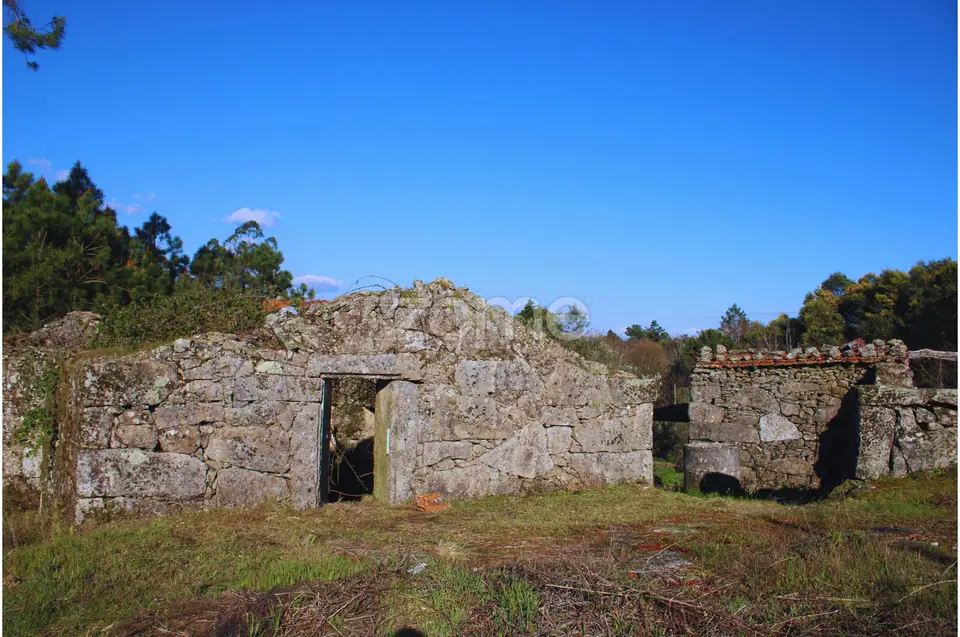 Moradia excelente em pedra para recuperar — imagem 9
