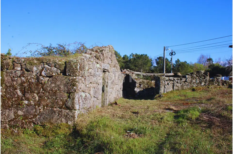 Moradia excelente em pedra para recuperar — imagem 16