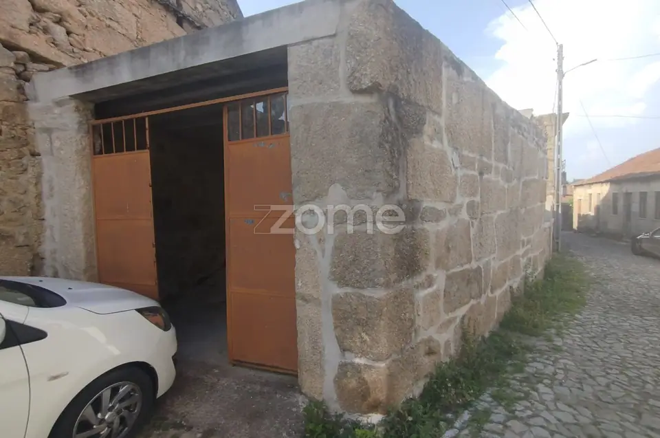 🌄 Moradia para Concluir no Centro de Abrunhosa do Mato — imagem 1