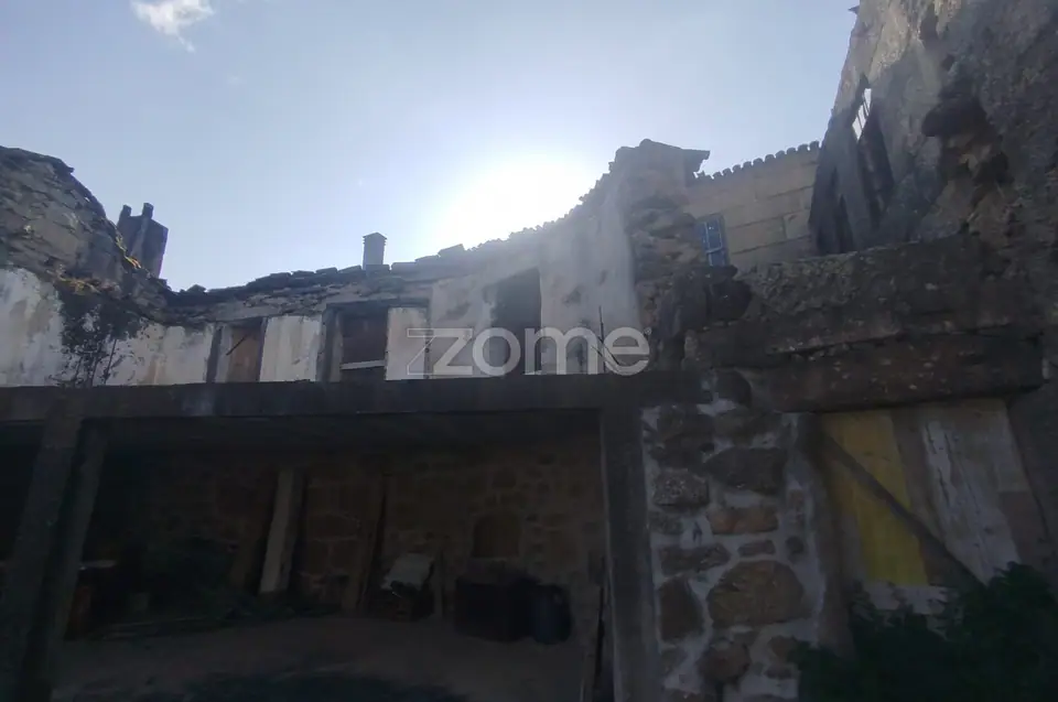 🌄 Moradia para Concluir no Centro de Abrunhosa do Mato — imagem 16