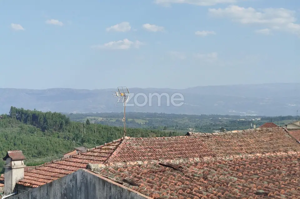 🌄 Moradia para Concluir no Centro de Abrunhosa do Mato — imagem 3