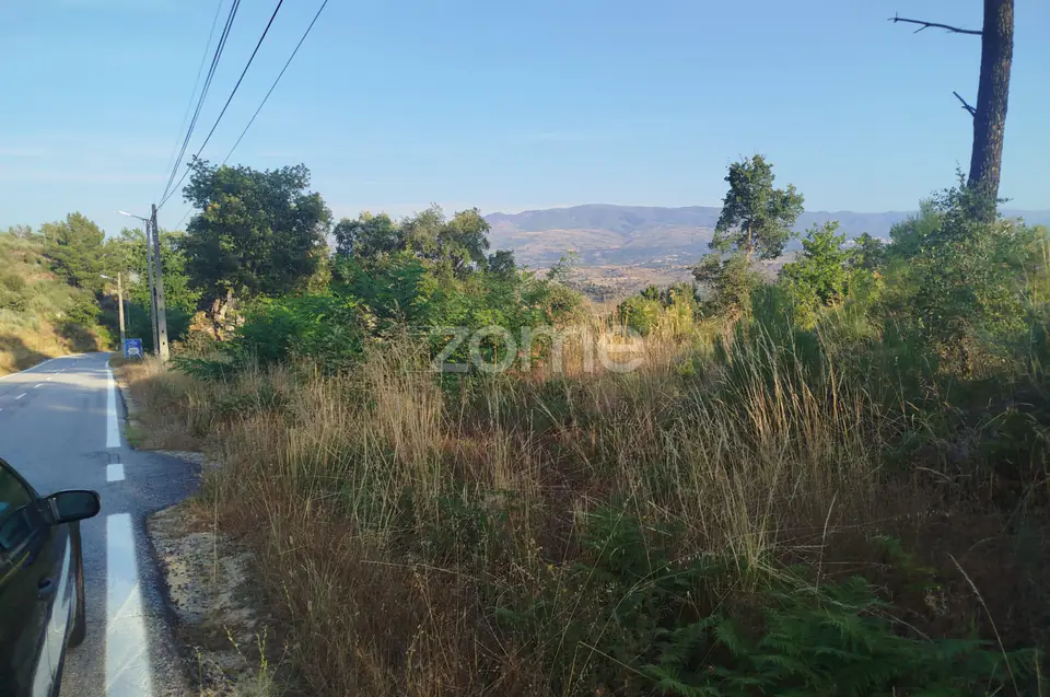 Terreno urbanizável, confinante c/ 2 arruamentos públicos pavimentos — imagem 19