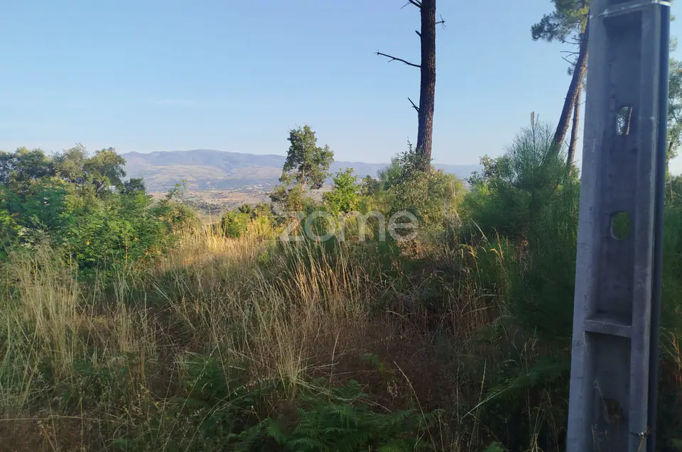 Terreno urbanizável, confinante c/ 2 arruamentos públicos pavimentos — imagem 20