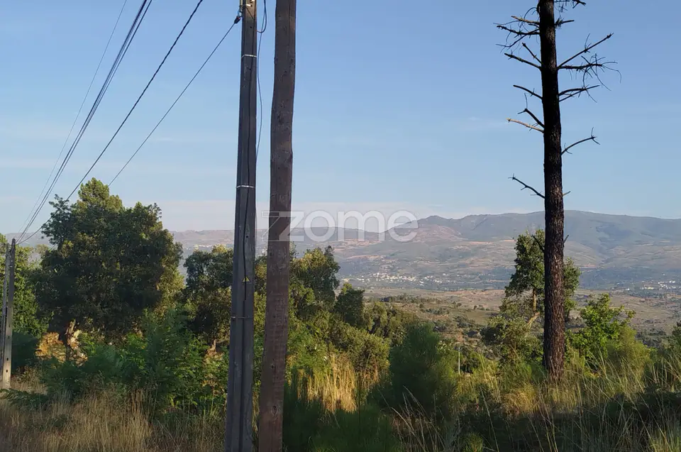 Terreno urbanizável, confinante c/ 2 arruamentos públicos pavimentos — imagem 4