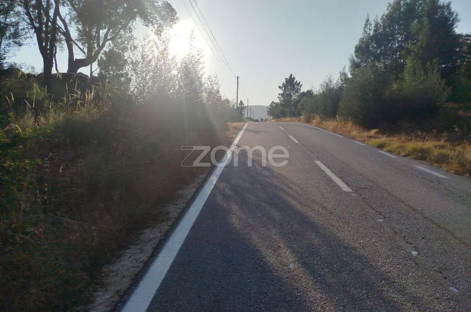 Terreno urbanizável, confinante c/ 2 arruamentos públicos pavimentos — imagem 24