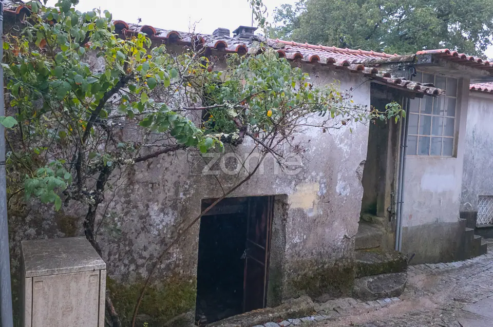 Moradia T2 para reconstrução — imagem 1