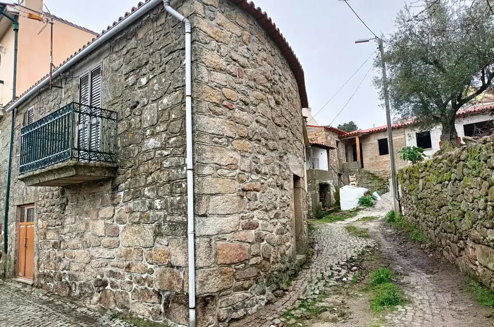 Moradia Rústica T2 em Paredes da Beira - Viseu — imagem 3