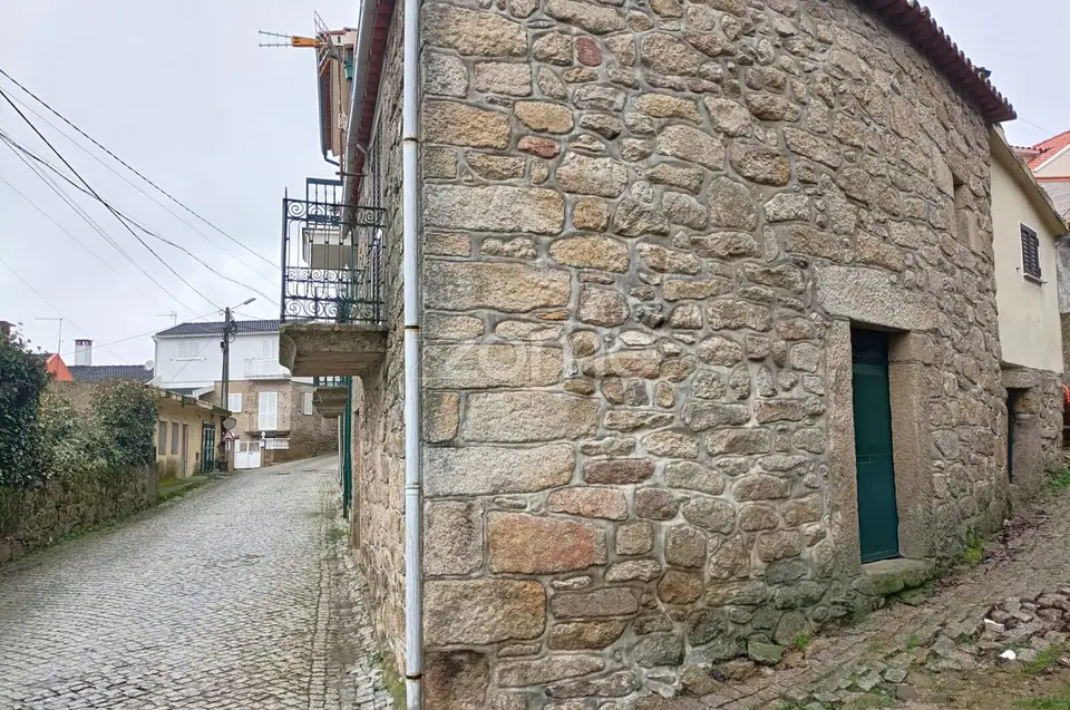 Moradia Rústica T2 em Paredes da Beira - Viseu — imagem 5