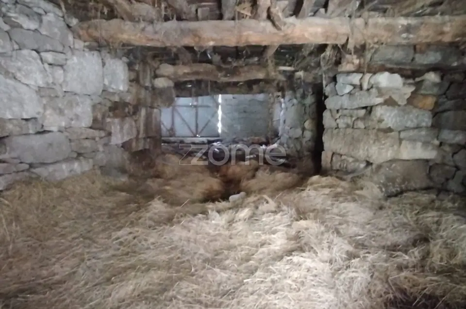 🌿 Moradia em Pedra para Recuperar no Centro de Lamosa – Sernancelhe — imagem 9