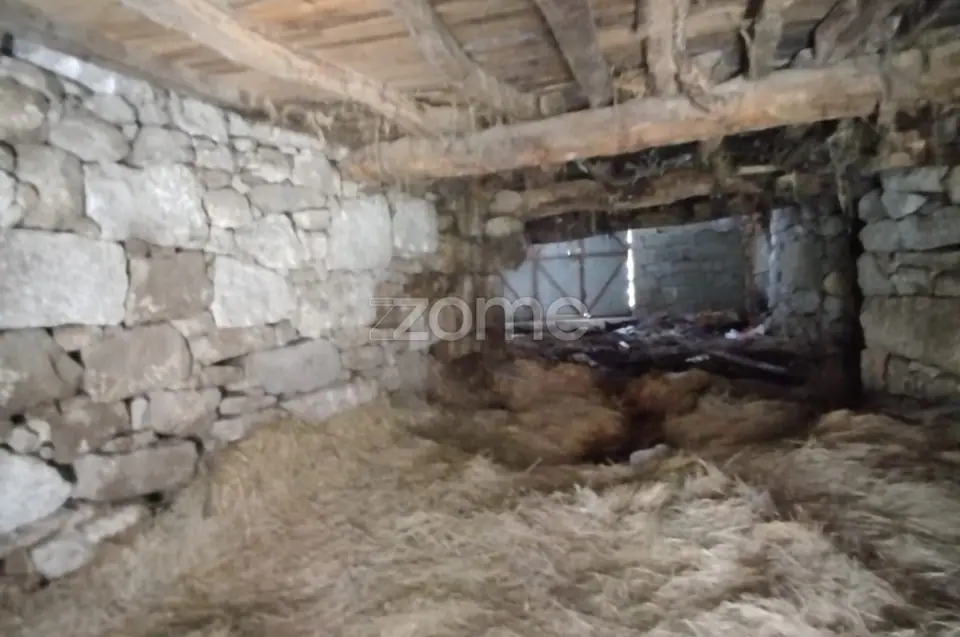 🌿 Moradia em Pedra para Recuperar no Centro de Lamosa – Sernancelhe — imagem 14