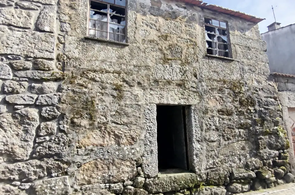 🌿 Moradia em Pedra para Recuperar no Centro de Lamosa – Sernancelhe — imagem 6