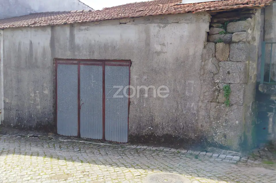🌿 Moradia em Pedra para Recuperar no Centro de Lamosa – Sernancelhe — imagem 2