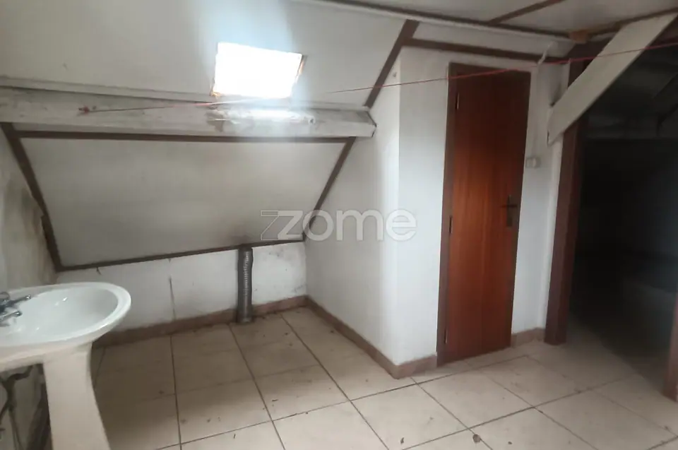 Prédio de 4 Pisos com Grande Potencial de Investimento junto às Termas — imagem 23