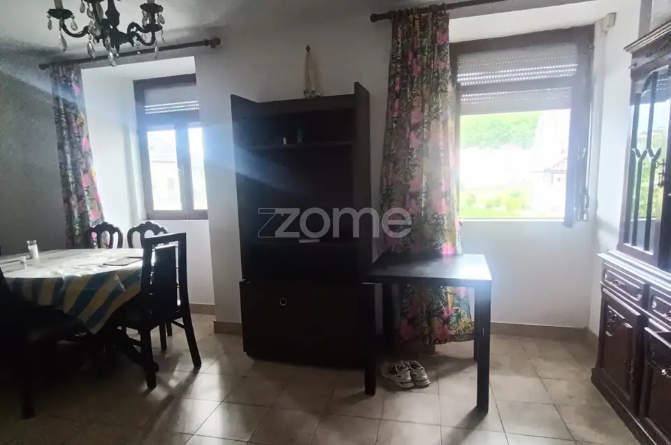 Prédio de 4 Pisos com Grande Potencial de Investimento junto às Termas — imagem 1