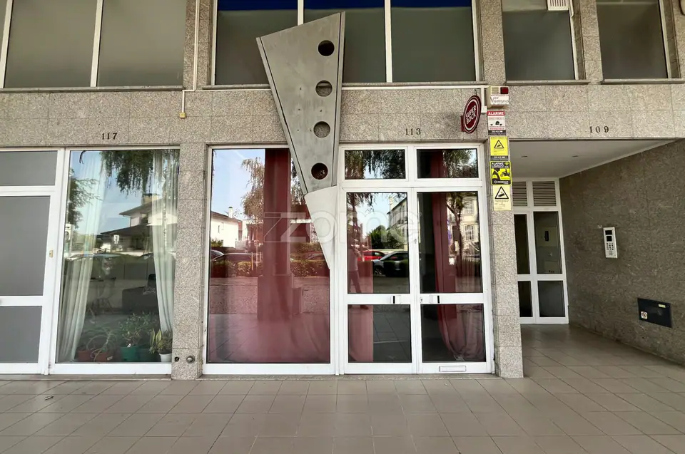 Espaço comercial nas proximidades da Escola Alves Martins. — imagem 6