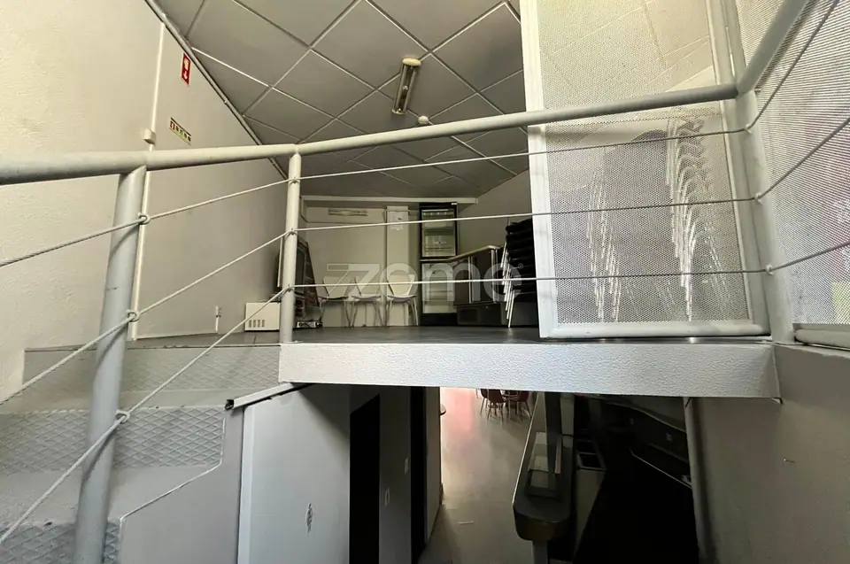 Espaço comercial nas proximidades da Escola Alves Martins. — imagem 14