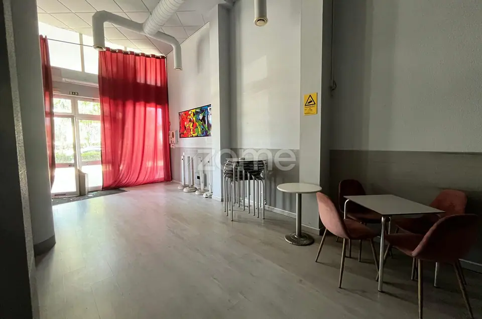Espaço comercial nas proximidades da Escola Alves Martins. — imagem 12
