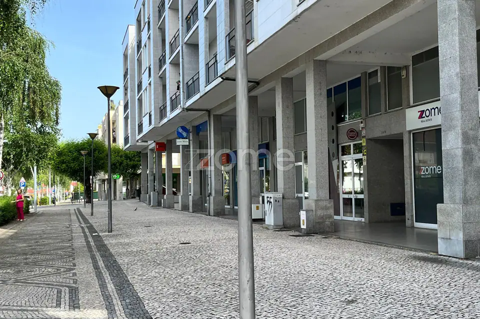 Espaço comercial nas proximidades da Escola Alves Martins. — imagem 7