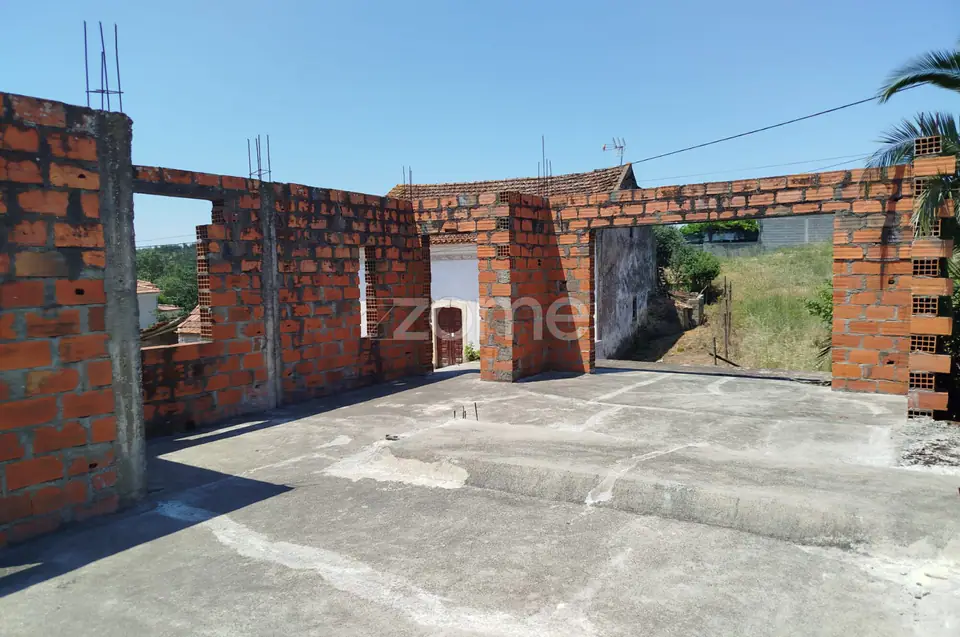 Moradia em Construção com Projeto Aprovado – T2+1 Soure — imagem 1