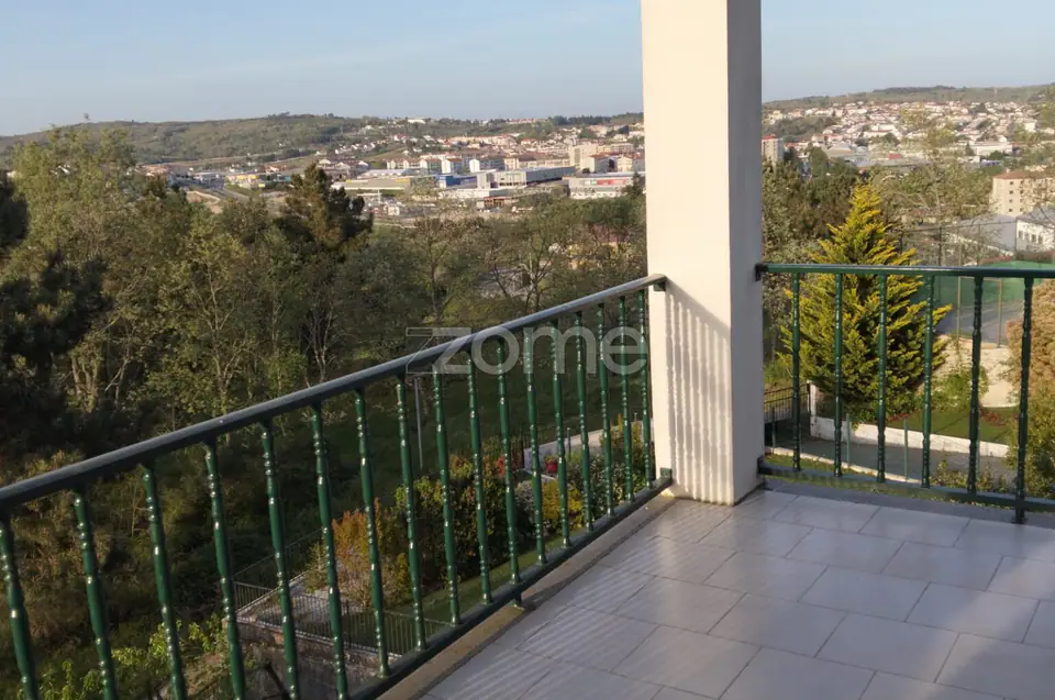 Moradia T6 na cidade da Guarda com elevado potencial — imagem 34