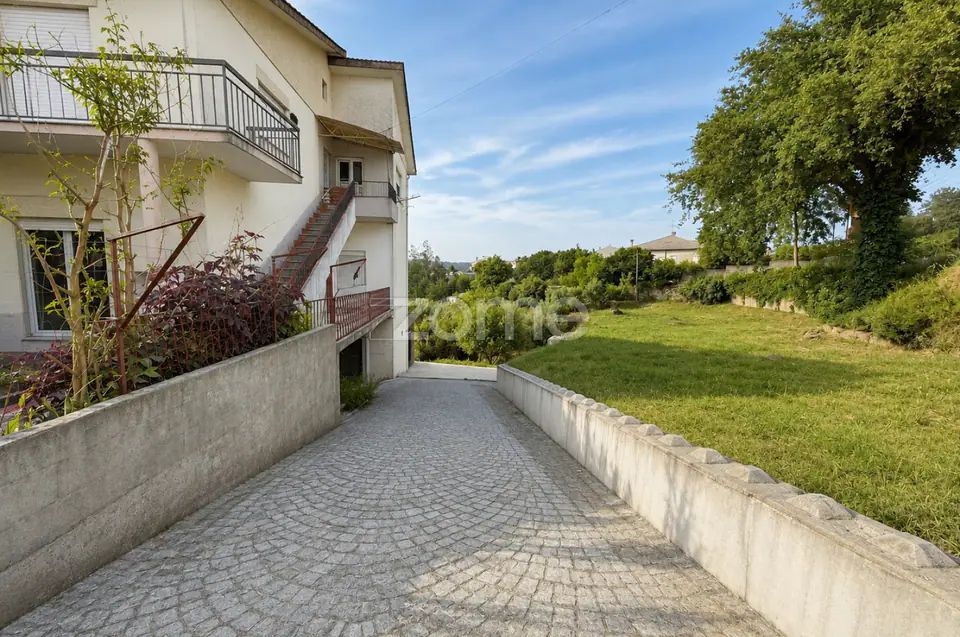 Andar Moradia T3 Renovado com Garagem de 100 m² e Quintal Privativo — imagem 11