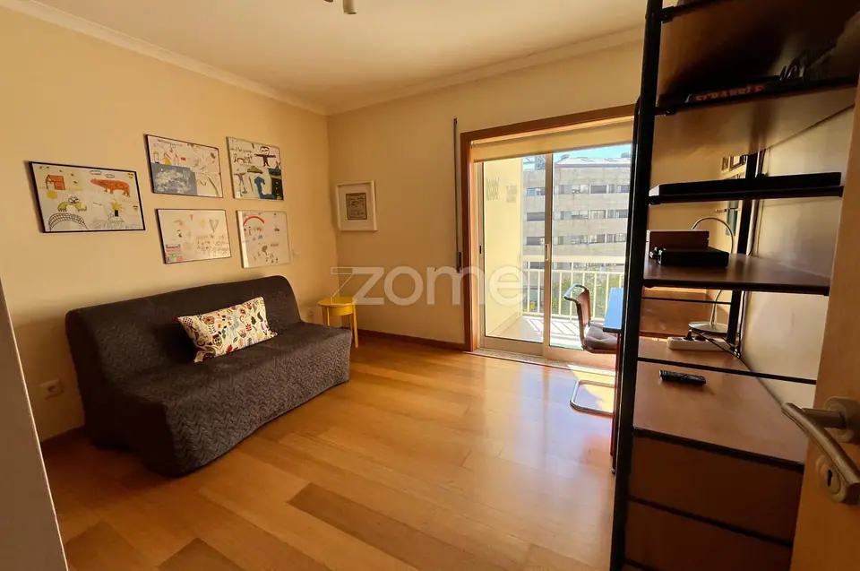 Extraordinário Apartamento T3 na Quinta do Bosque com suíte e varandas — imagem 19