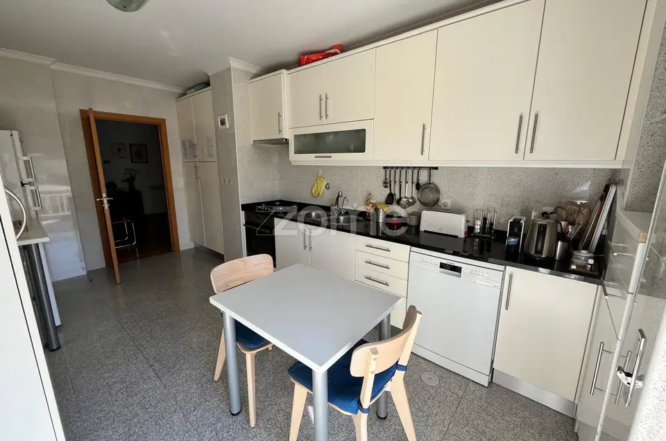Extraordinário Apartamento T3 na Quinta do Bosque com suíte e varandas — imagem 10