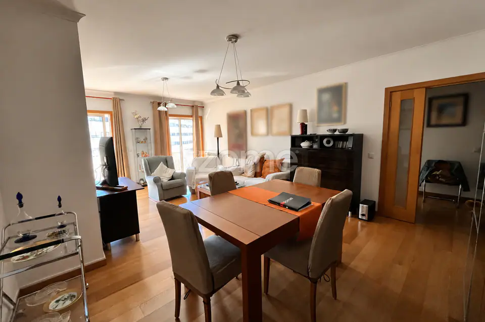 Extraordinário Apartamento T3 na Quinta do Bosque com suíte e varandas — imagem 4