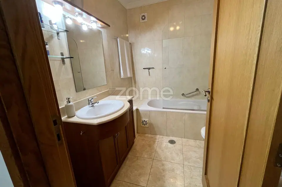 Extraordinário Apartamento T3 na Quinta do Bosque com suíte e varandas — imagem 17