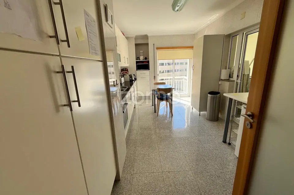 Extraordinário Apartamento T3 na Quinta do Bosque com suíte e varandas — imagem 14