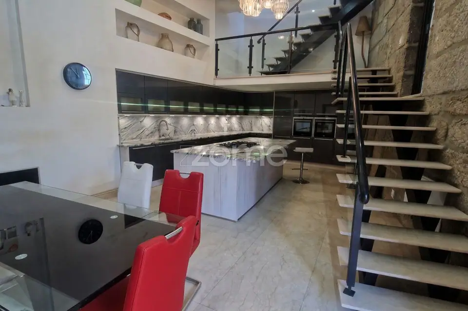 Moradia exclusiva em pedra com 300 m² e vista Serra da Estrela — imagem 4