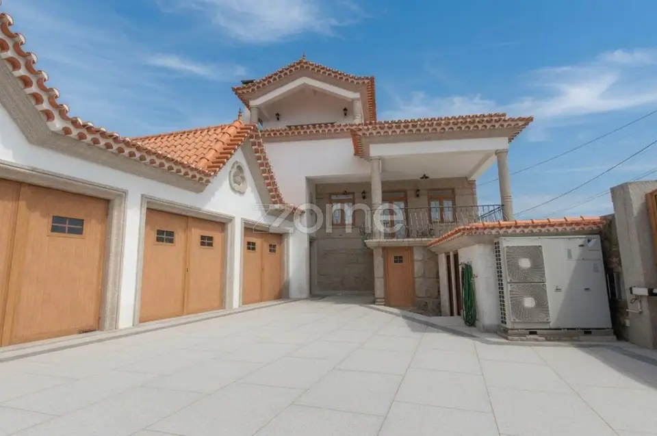 Moradia exclusiva em pedra com 300 m² e vista Serra da Estrela — imagem 1